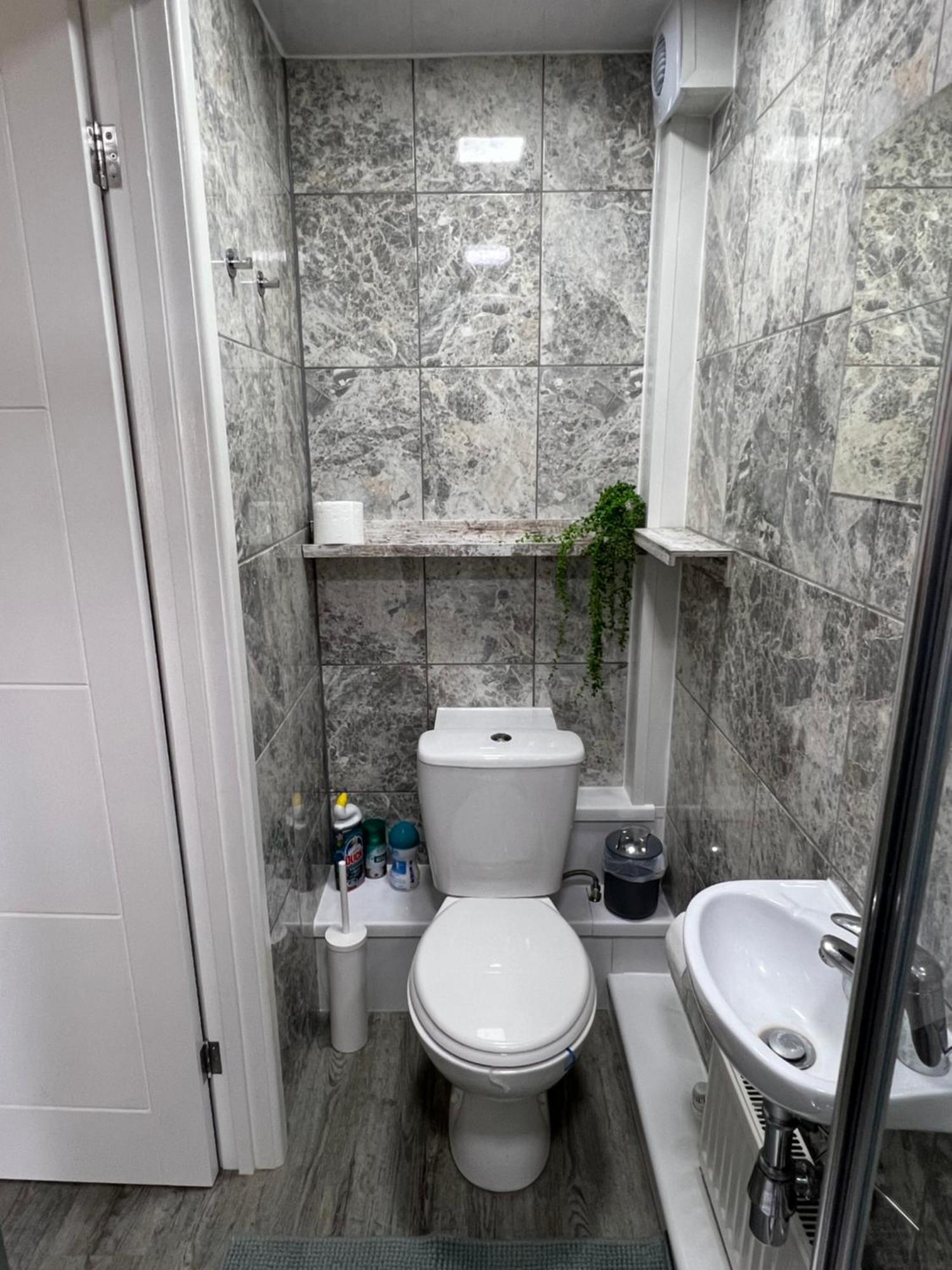 Studio In Private House Near Central Milton Keynes Apartamento Exterior foto