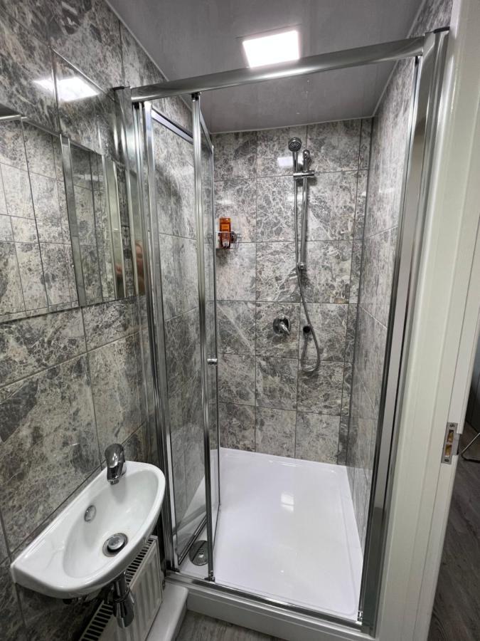 Studio In Private House Near Central Milton Keynes Apartamento Exterior foto