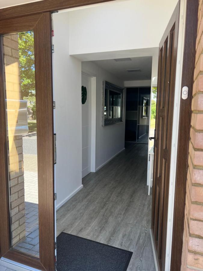 Studio In Private House Near Central Milton Keynes Apartamento Exterior foto